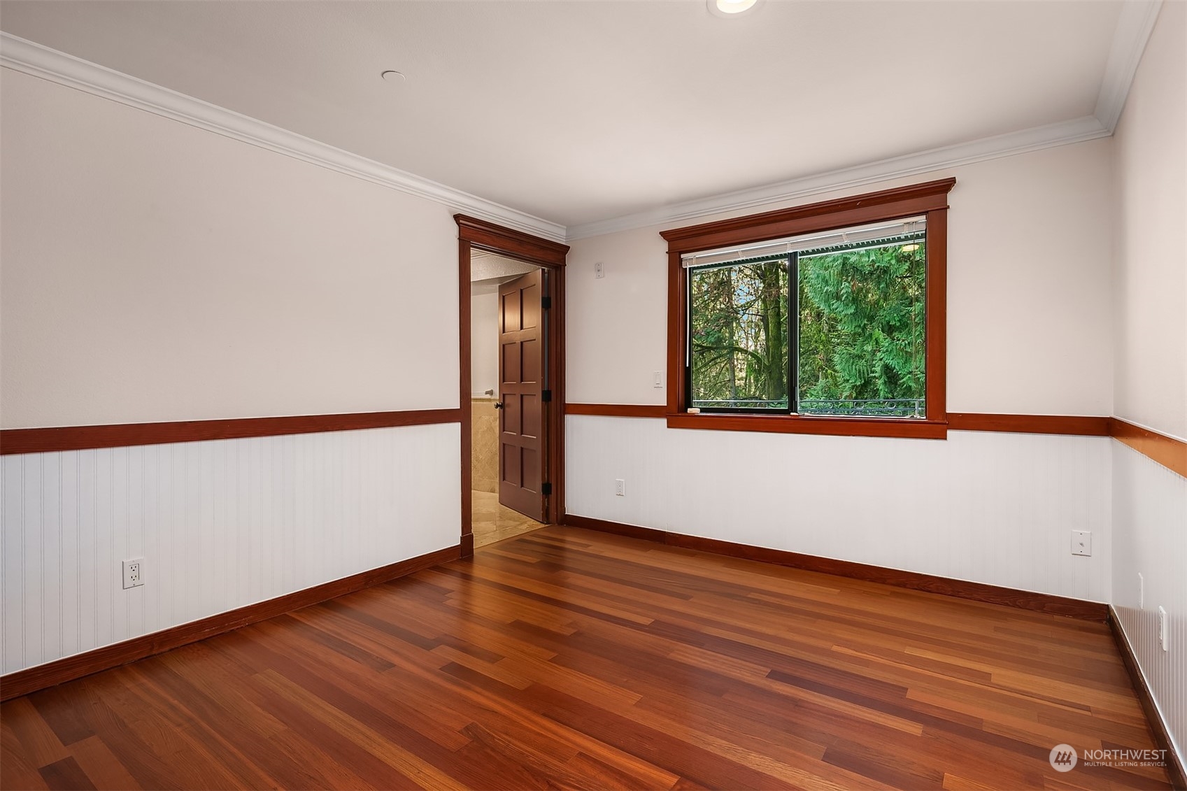 Main Floor Guest Room w/en-suite Bath