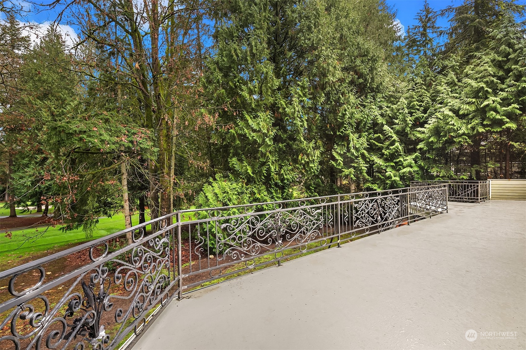 Spacious Deck w/view of Golf Course