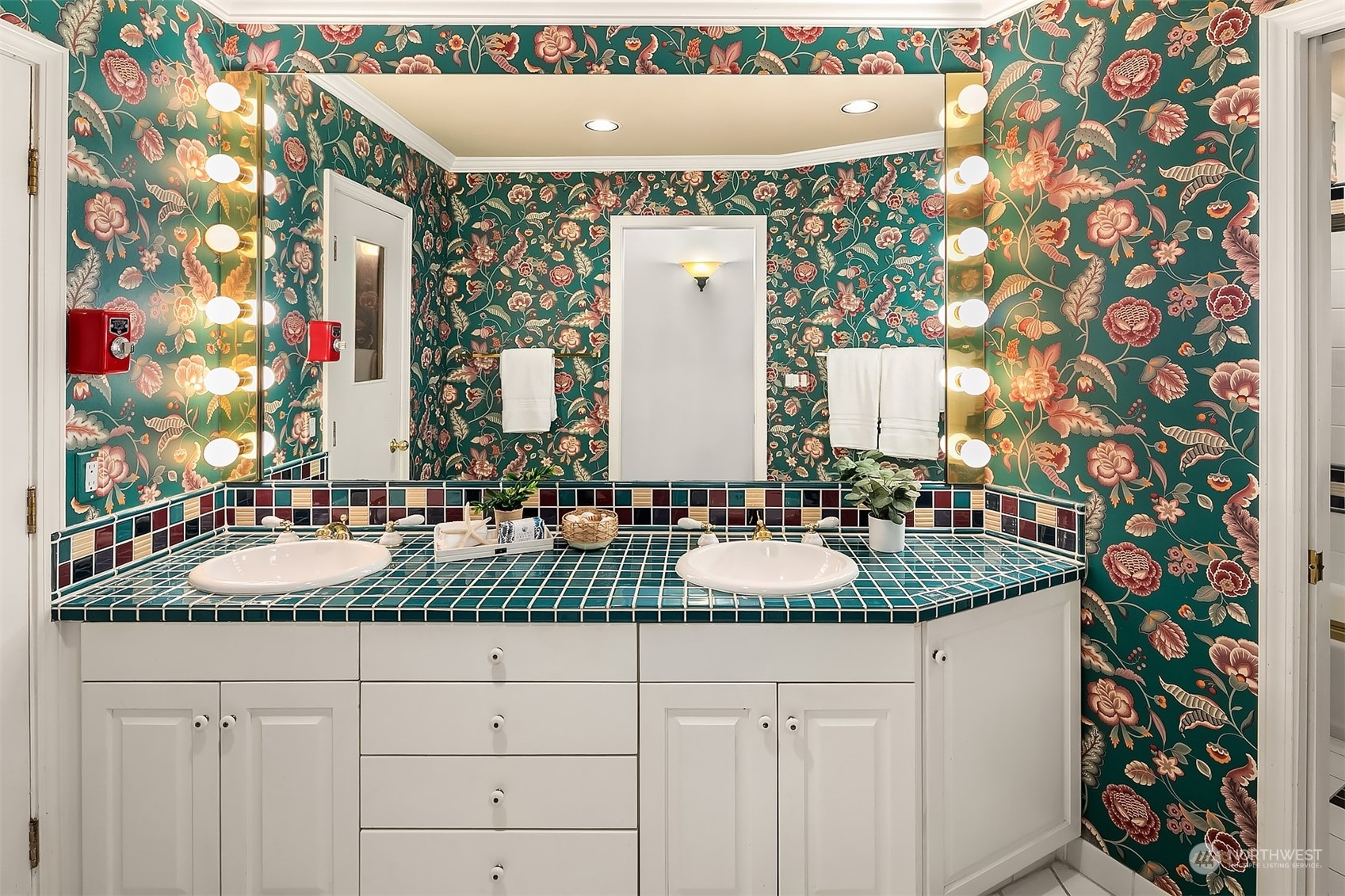 Large hall bathroom is ready for you if you have a retro vibe, or ready for an update! Plenty of vanity space and a separate toilet/shower room makes sharing easier!