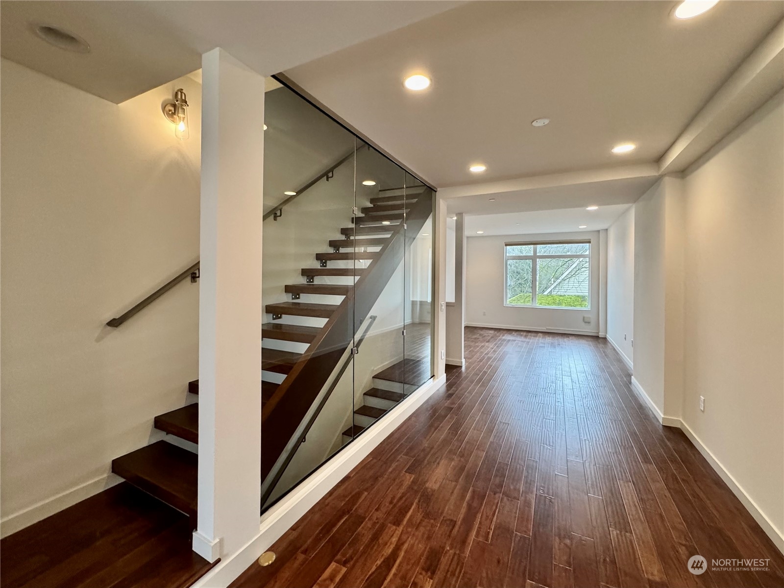 Floating stair cases encapsulated in glass