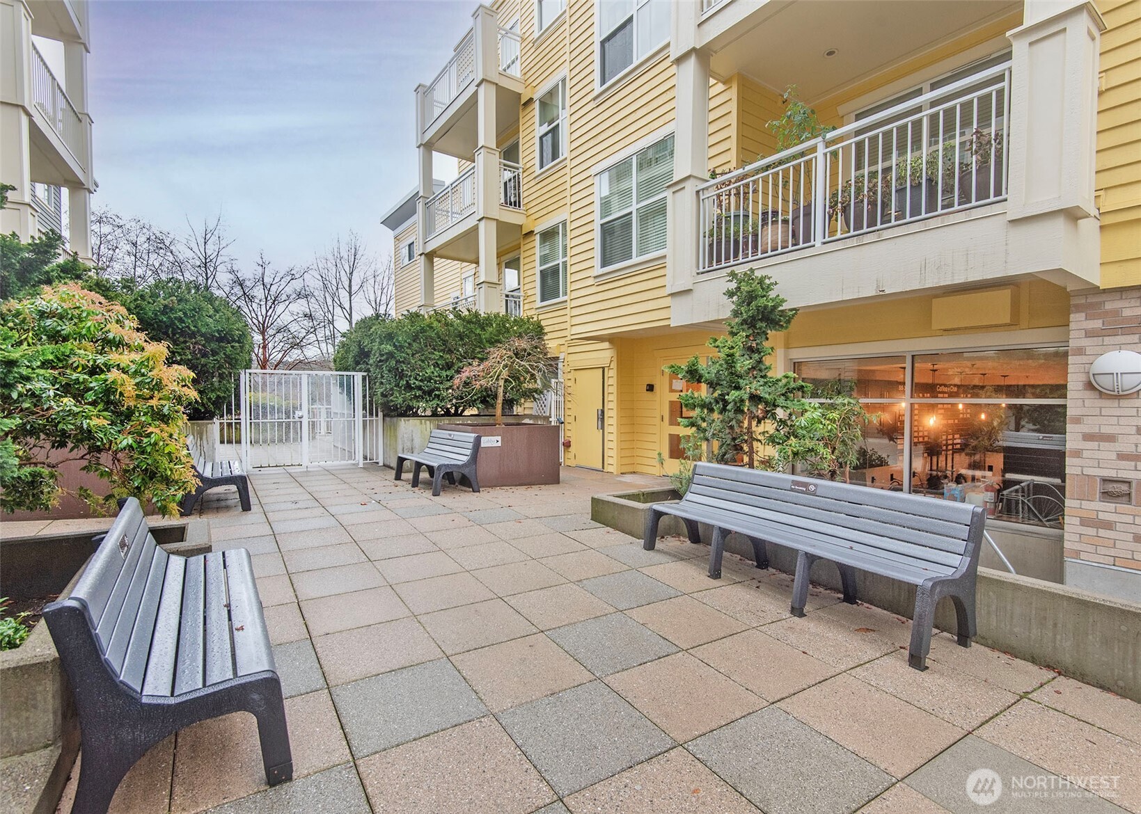 Entryway courtyard between east and west building