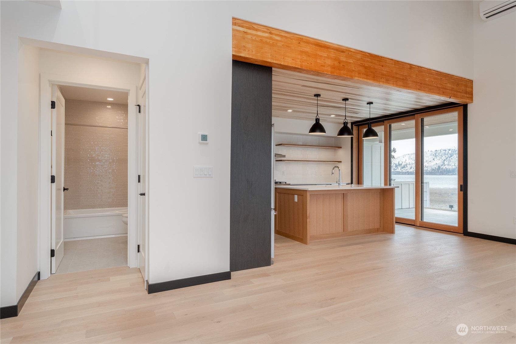 Utility/mud room connected to garage