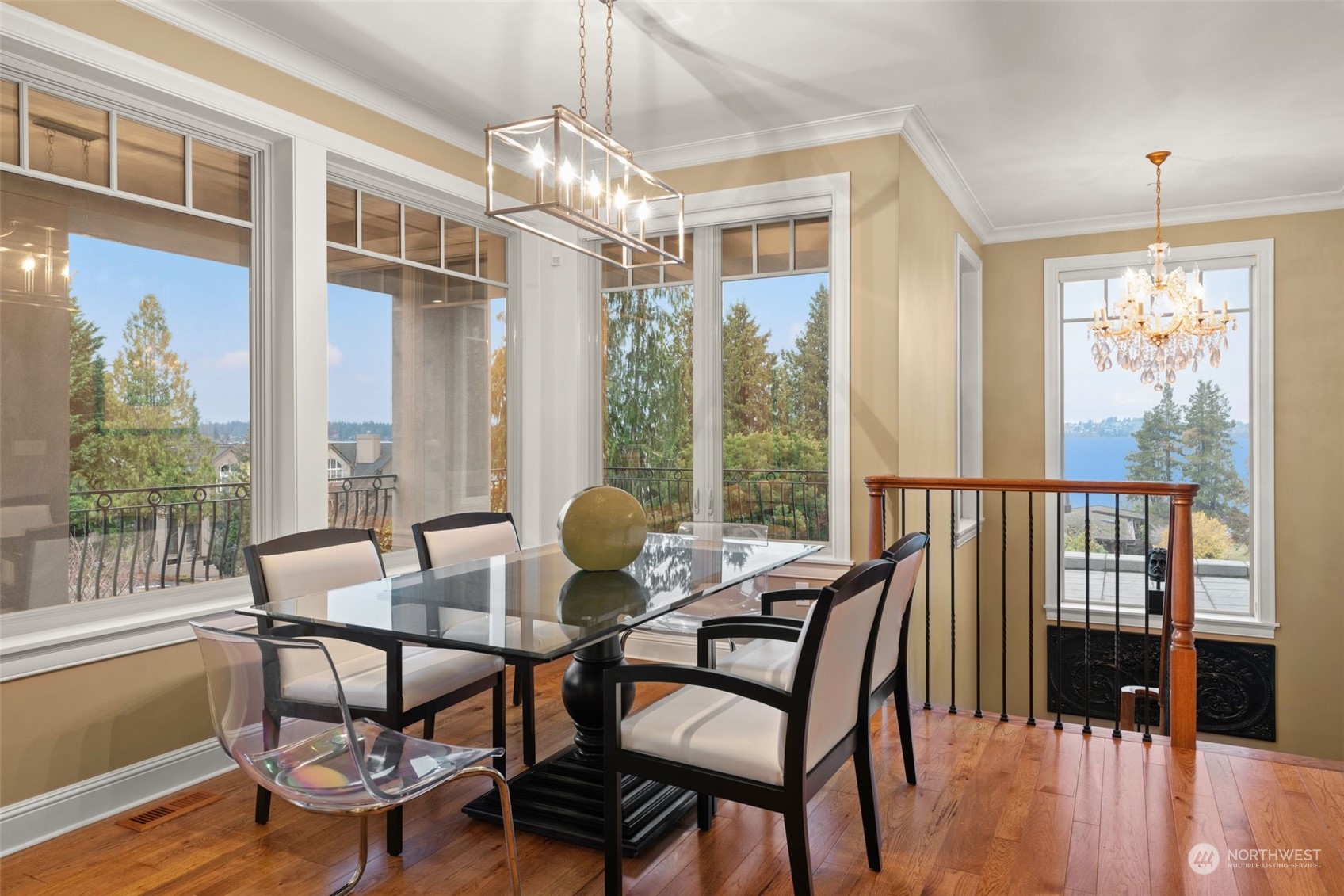 Family Room with balcony access!