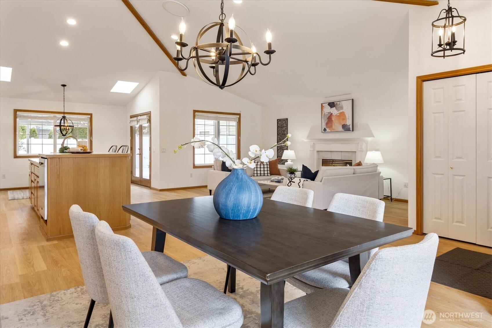 The open dining area provides an ideal space for hosting large gatherings and entertaining.