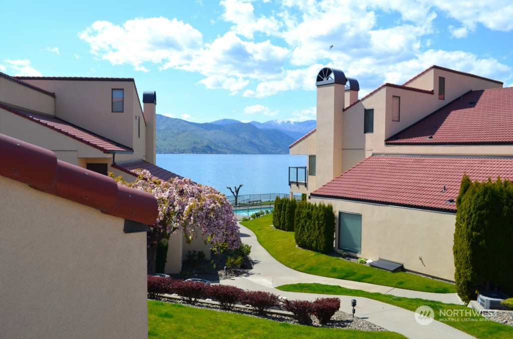 Lake Chelan Shores grounds are meticulously maintained year round.