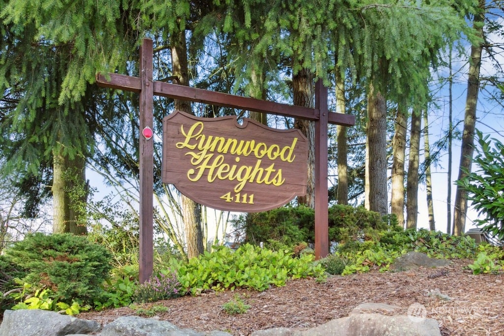 Lynnwood Heights 55+ community in convenient location