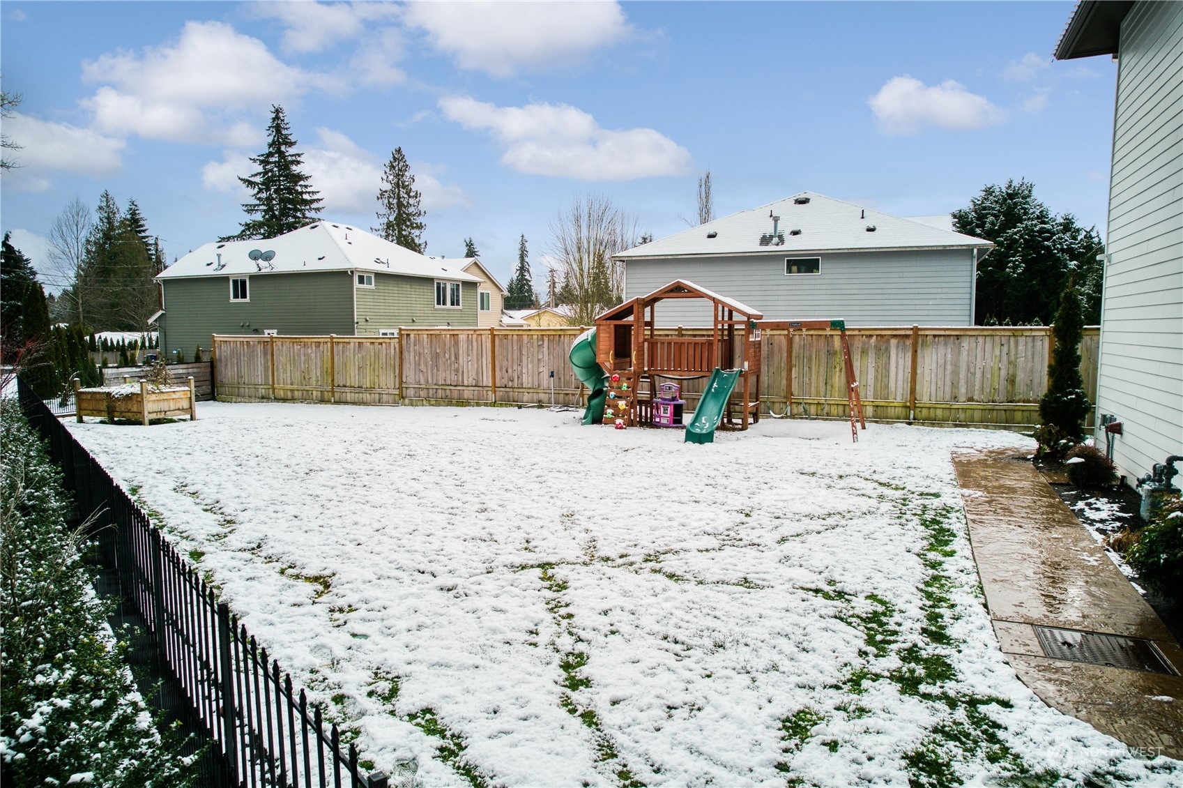 Huge yard - playset negotiable