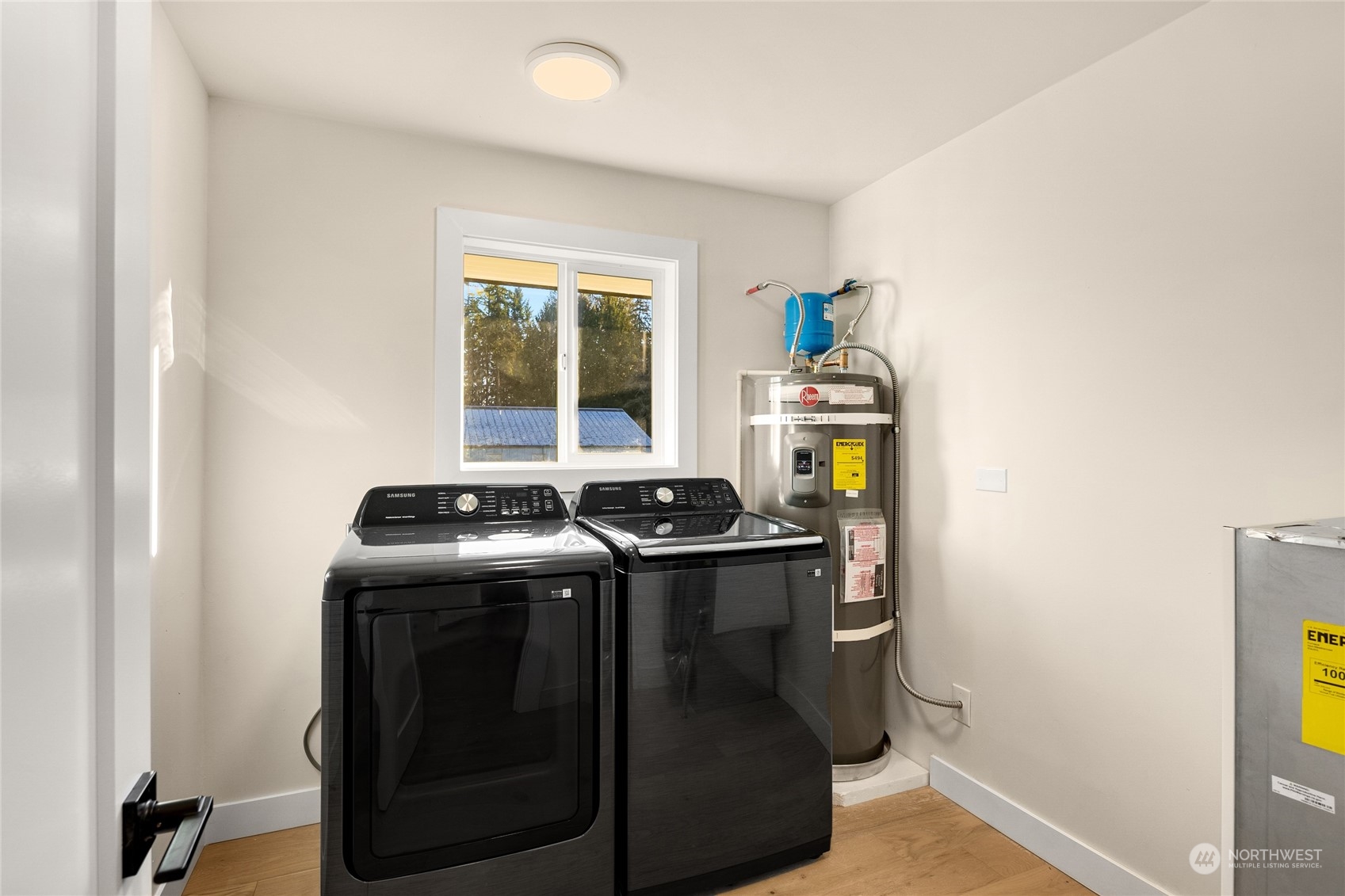 LAUNDRY/UTILITY ROOM