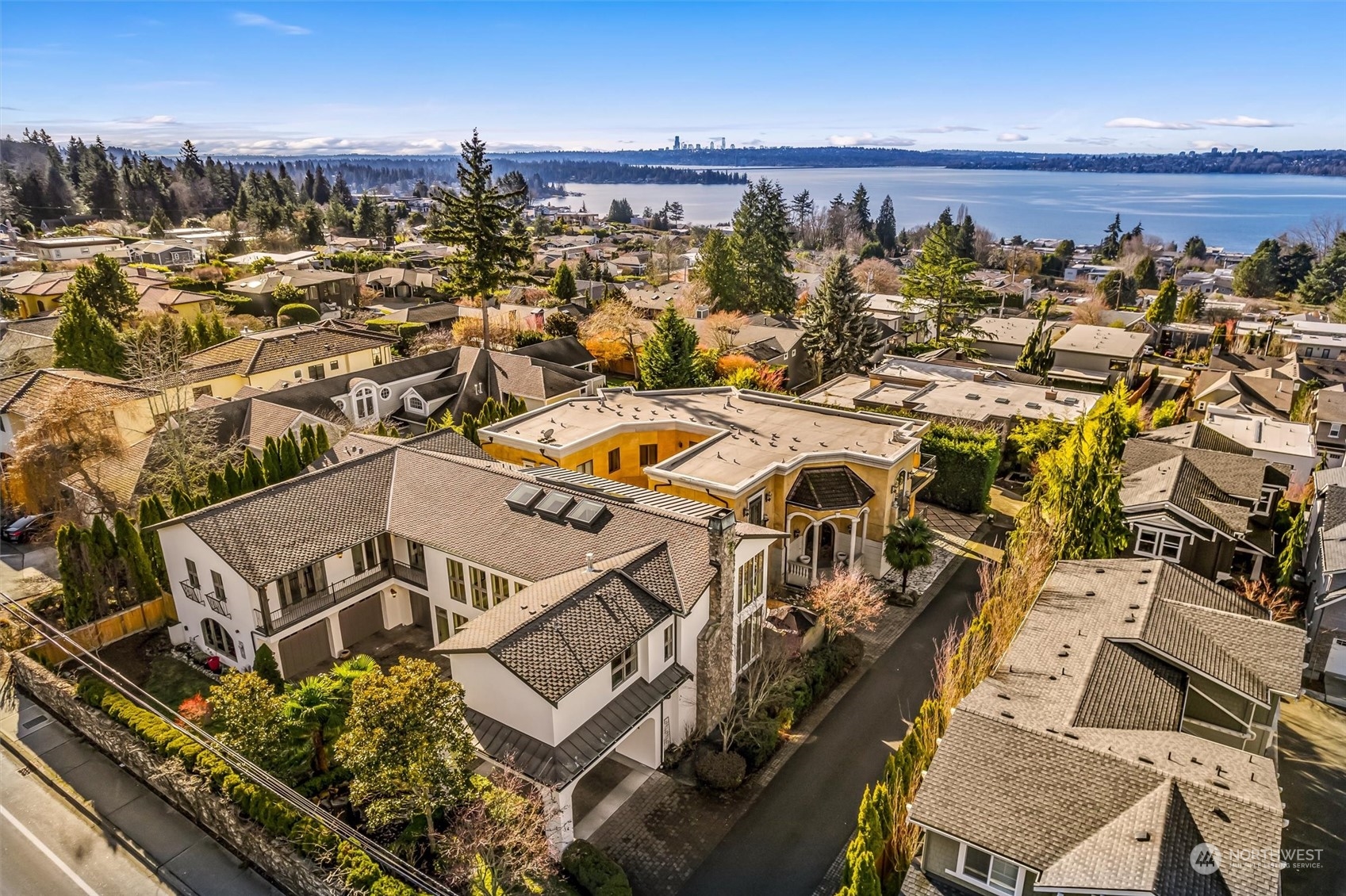 Close to everything Kirkland has to offer!