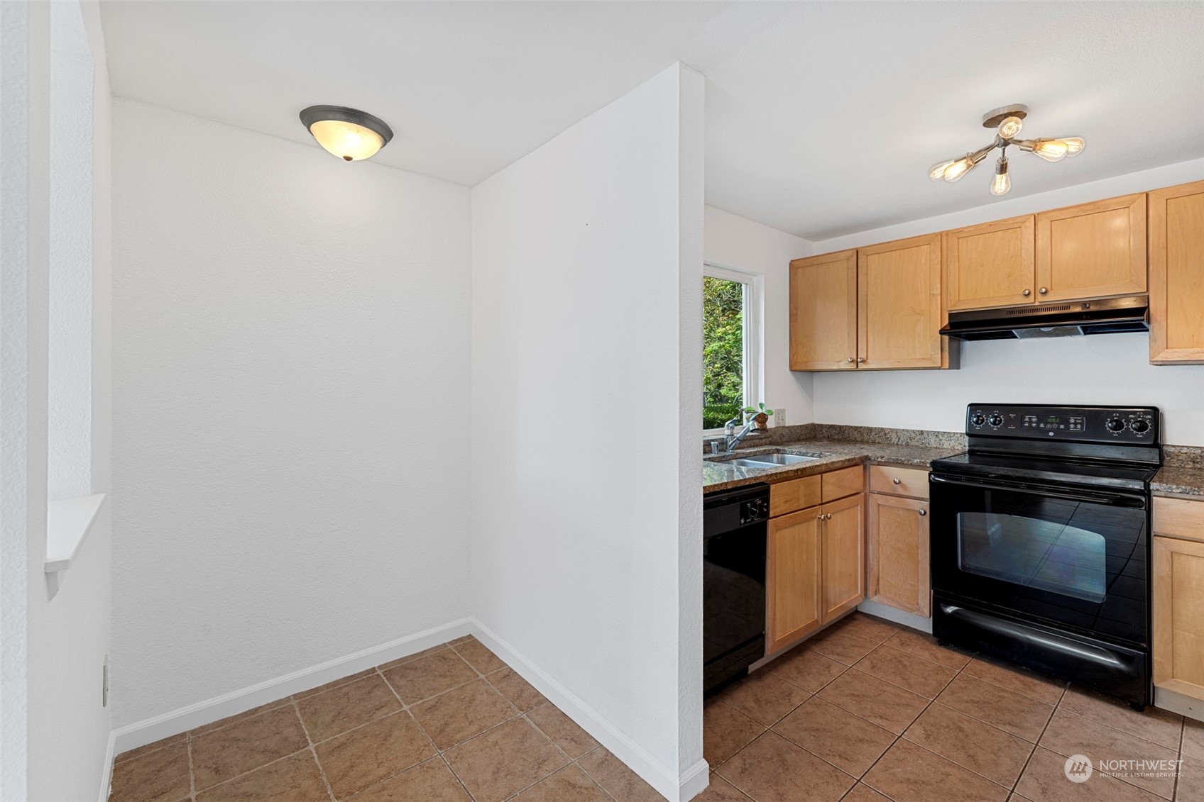 Versatile nook space—perfect as a breakfast area or a small home office to suit your needs!