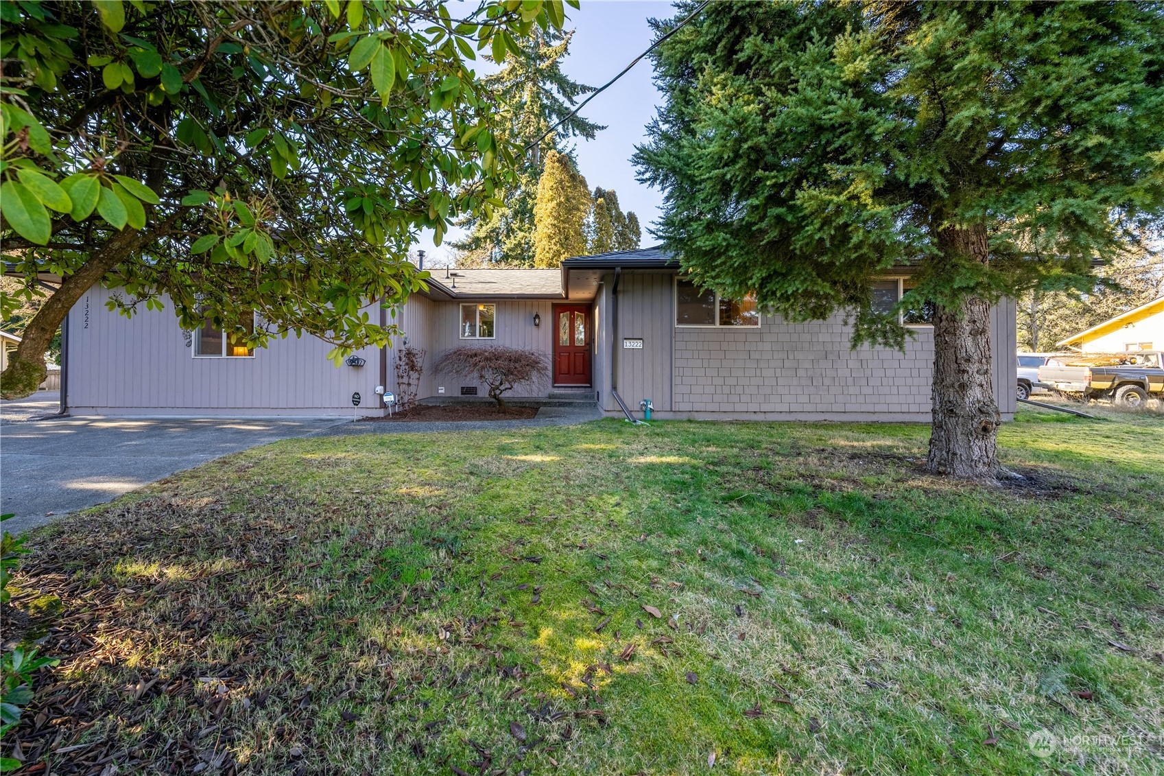 Home boasts brand-new roofs on home and shop.