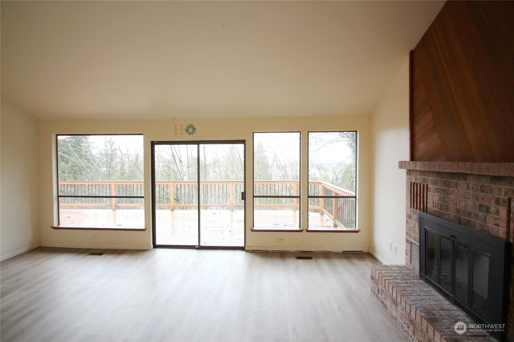 Windows in the living room looking at the viewe and deck