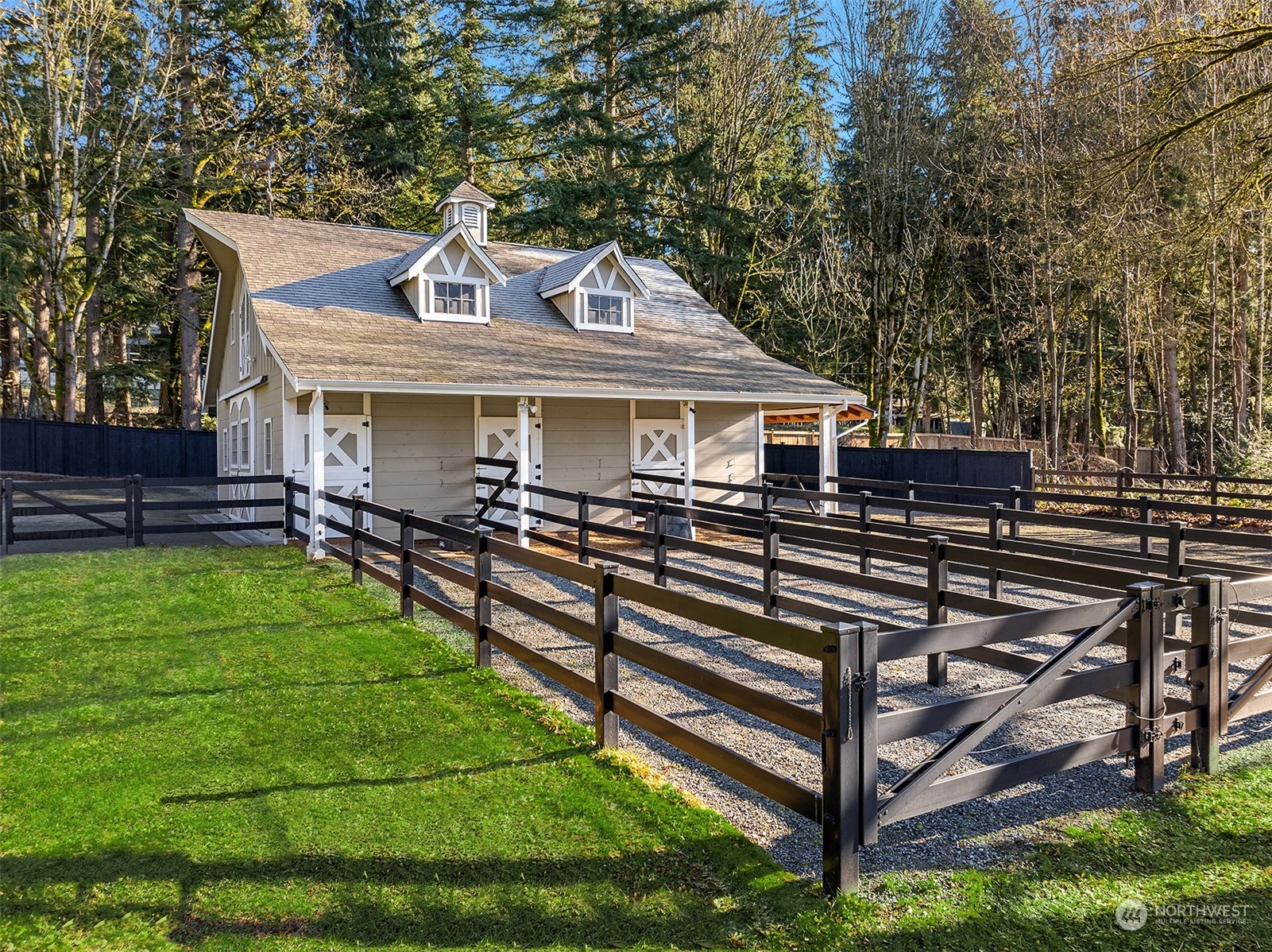 Your horses will LOVE the year-round, mud-free environment thanks to large gravel paddocks featuring Hoofgrid and Lighthoof footing. Easy access to pastures.