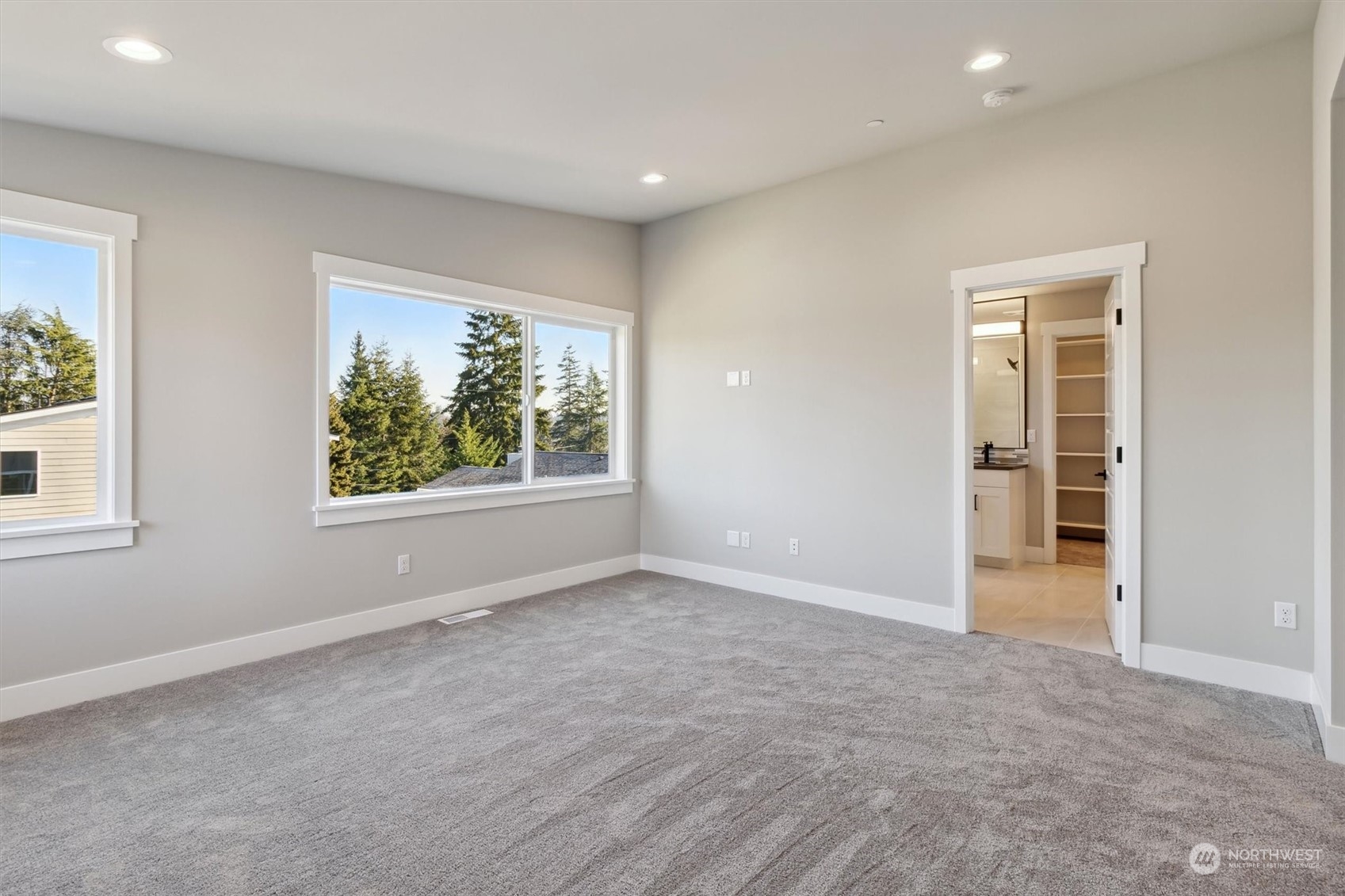 Big dinning room off kitchen