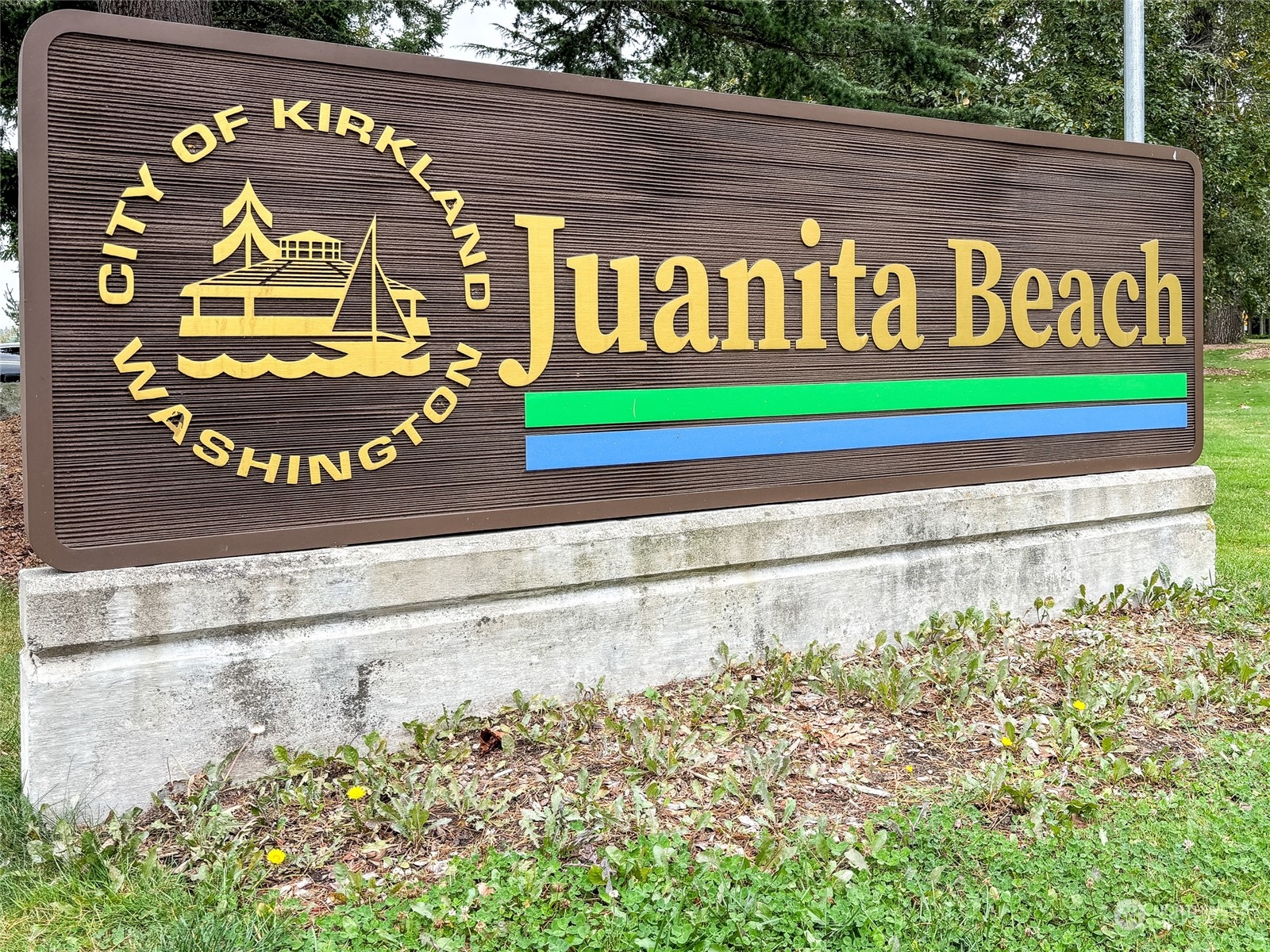 Juanita Beach nearby!