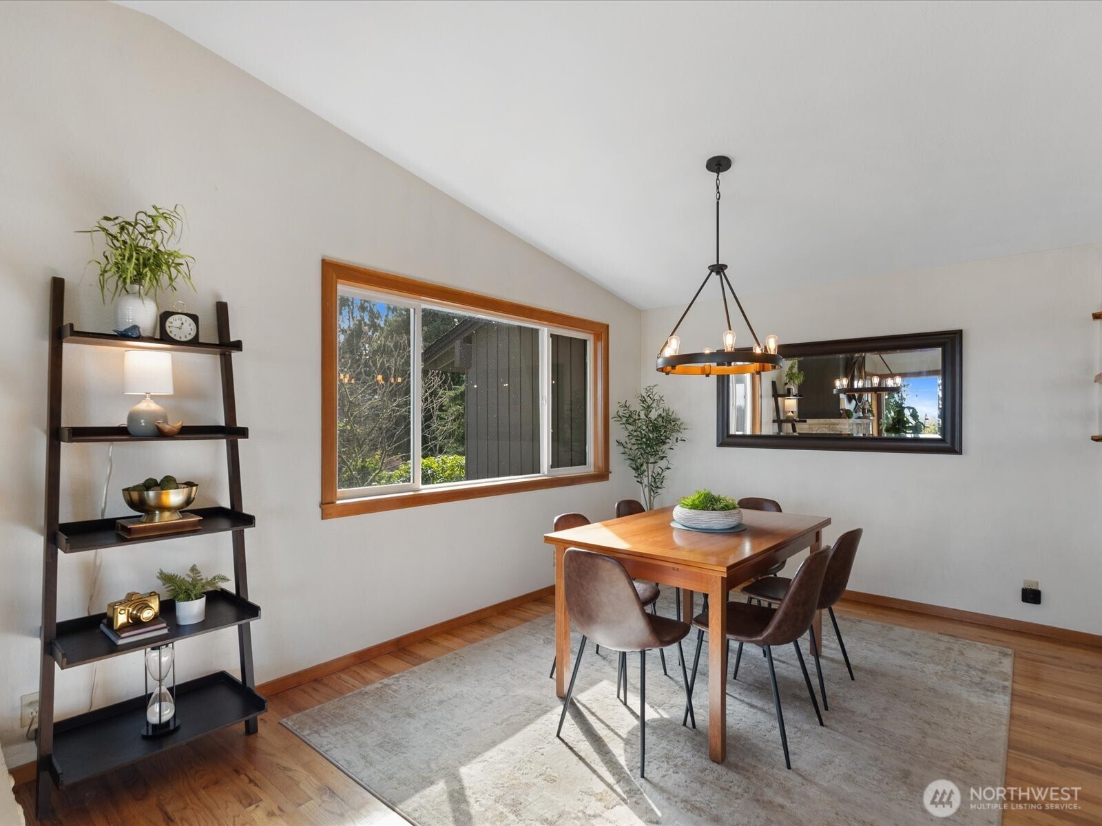 Light-filled dining room!