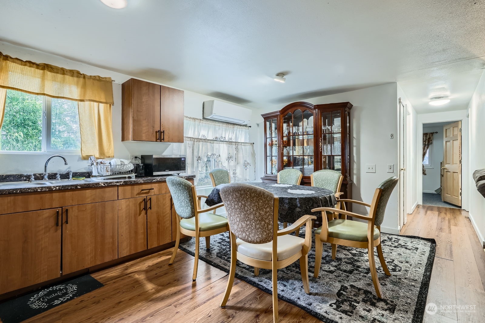 Kitchen/Dining Area