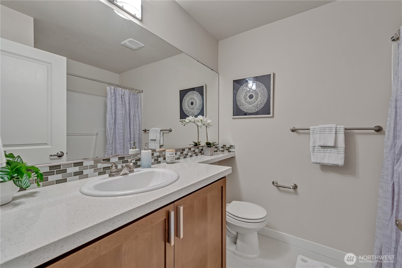 Full bath with a tub/shower combo.