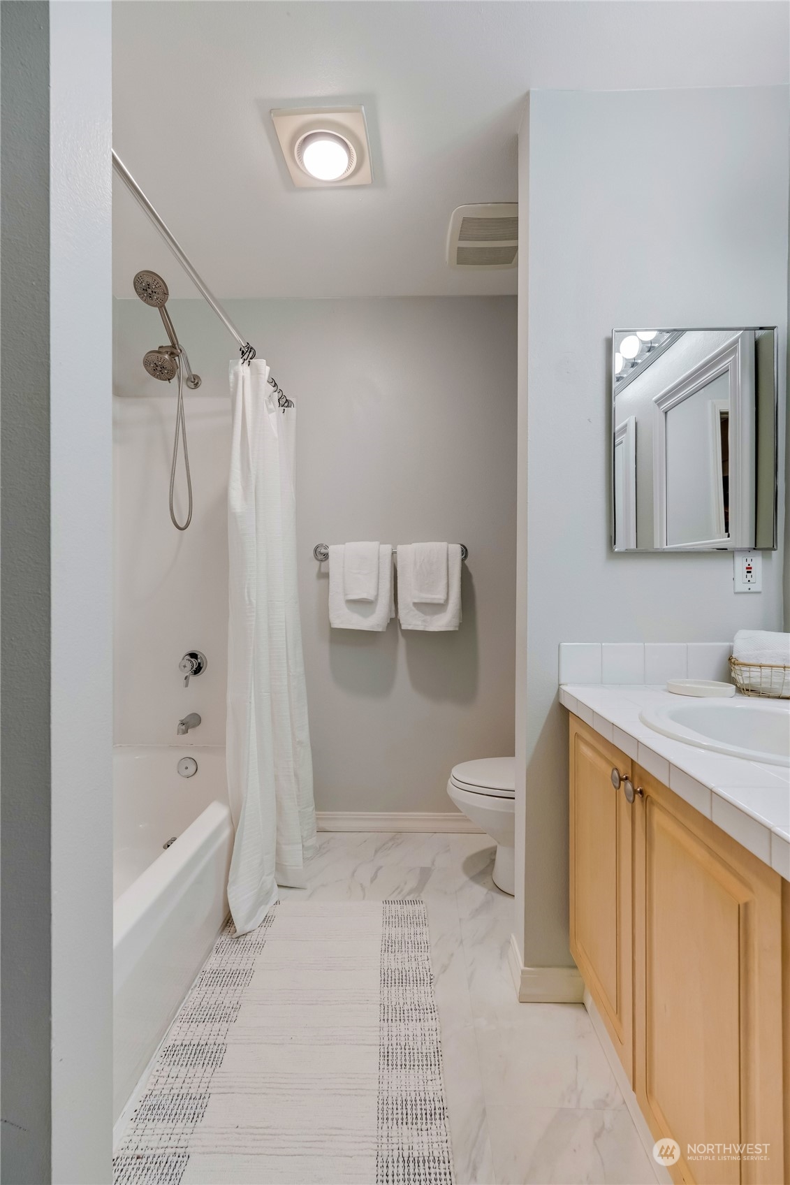 Tons of space to get ready in the full continental bathroom