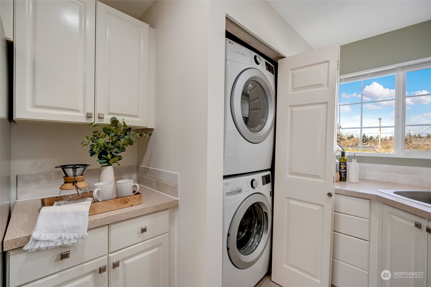 WiFi-enabled LG washer & dryer stay with the home!