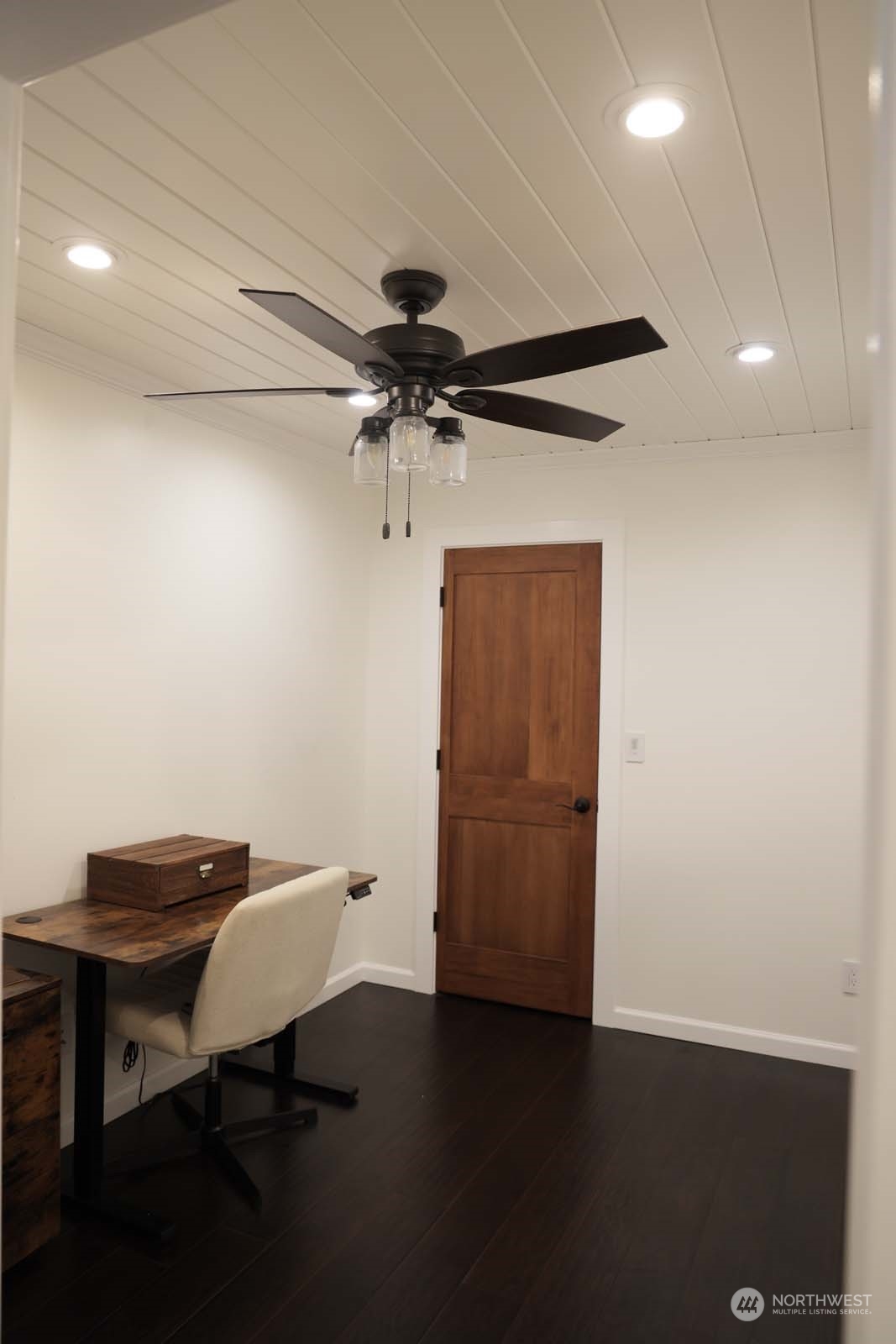 Office or second bedroom with a walk-in closet