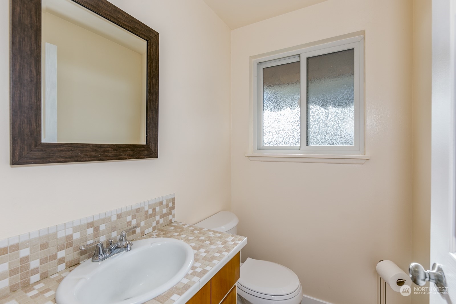 Half Bath of Family room