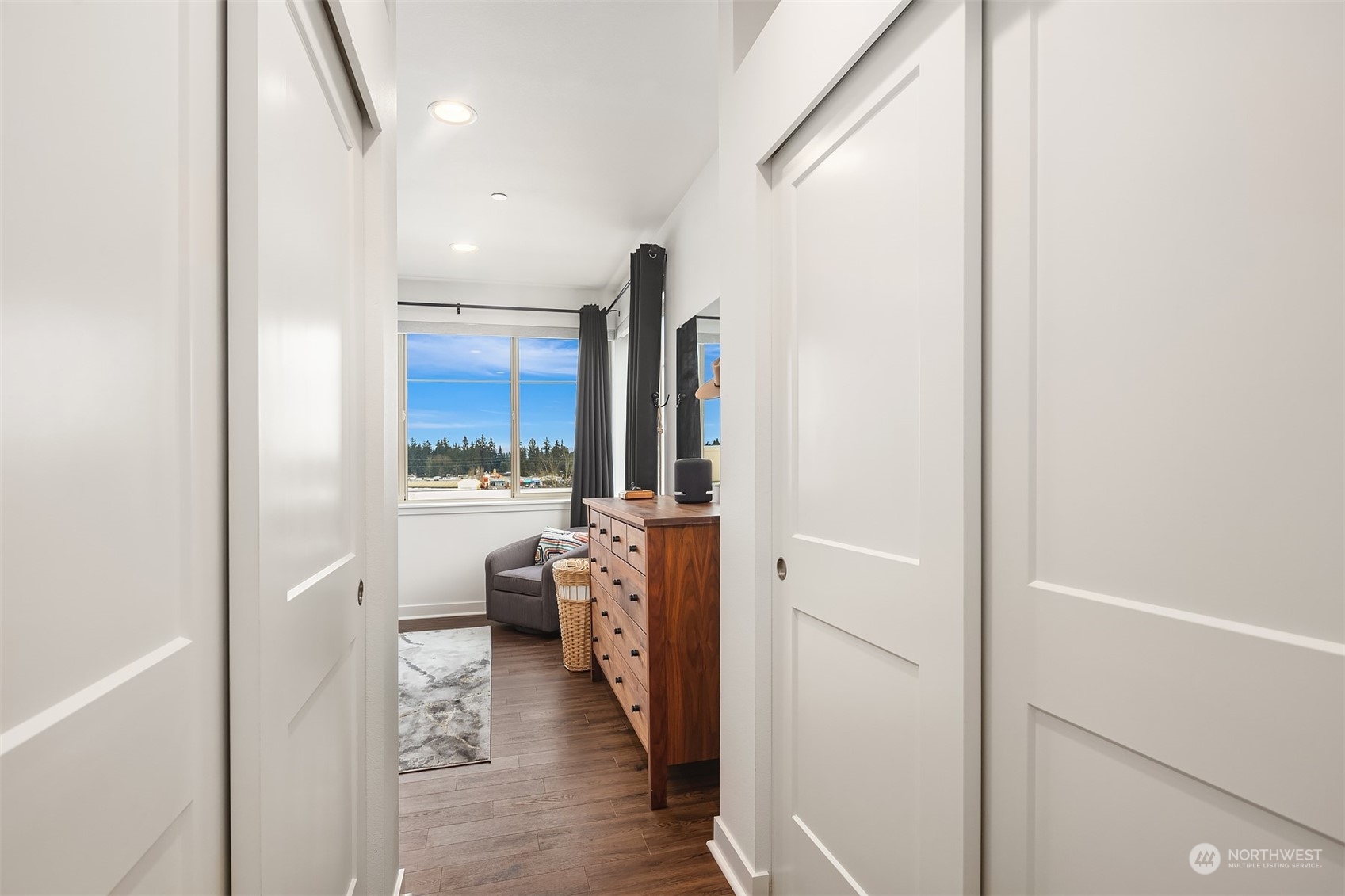 Bright foyer with high ceilings creating an inviting atmosphere.