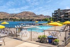 The pool is surrounded by the Lake, how cool is that?