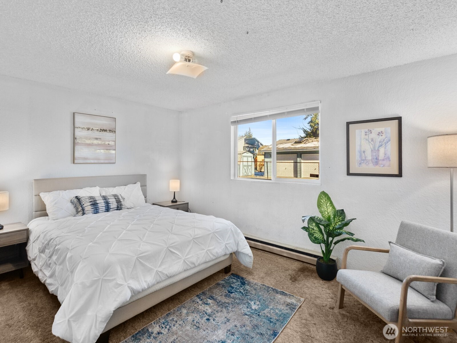 Spacious main bedroom