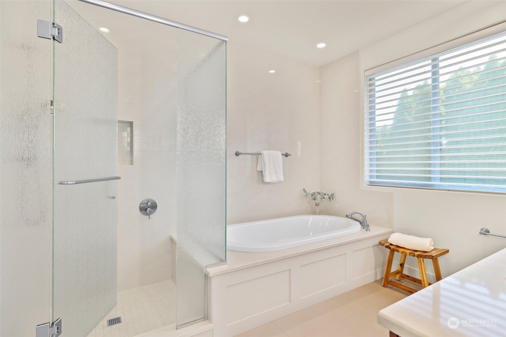 main floor Ensuite bathroom with jet tub