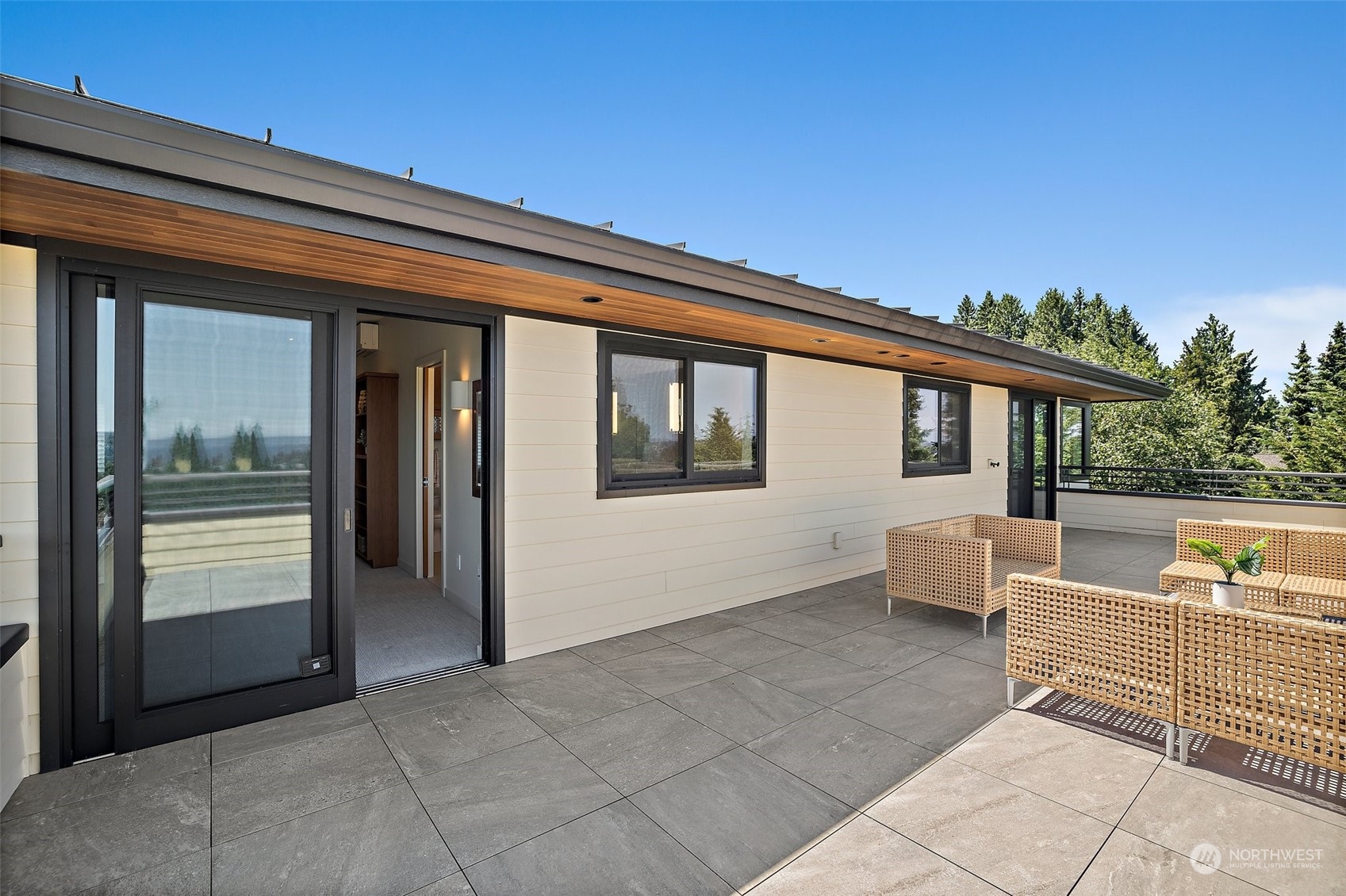 Second floor deck with Lake view and Mt Baker