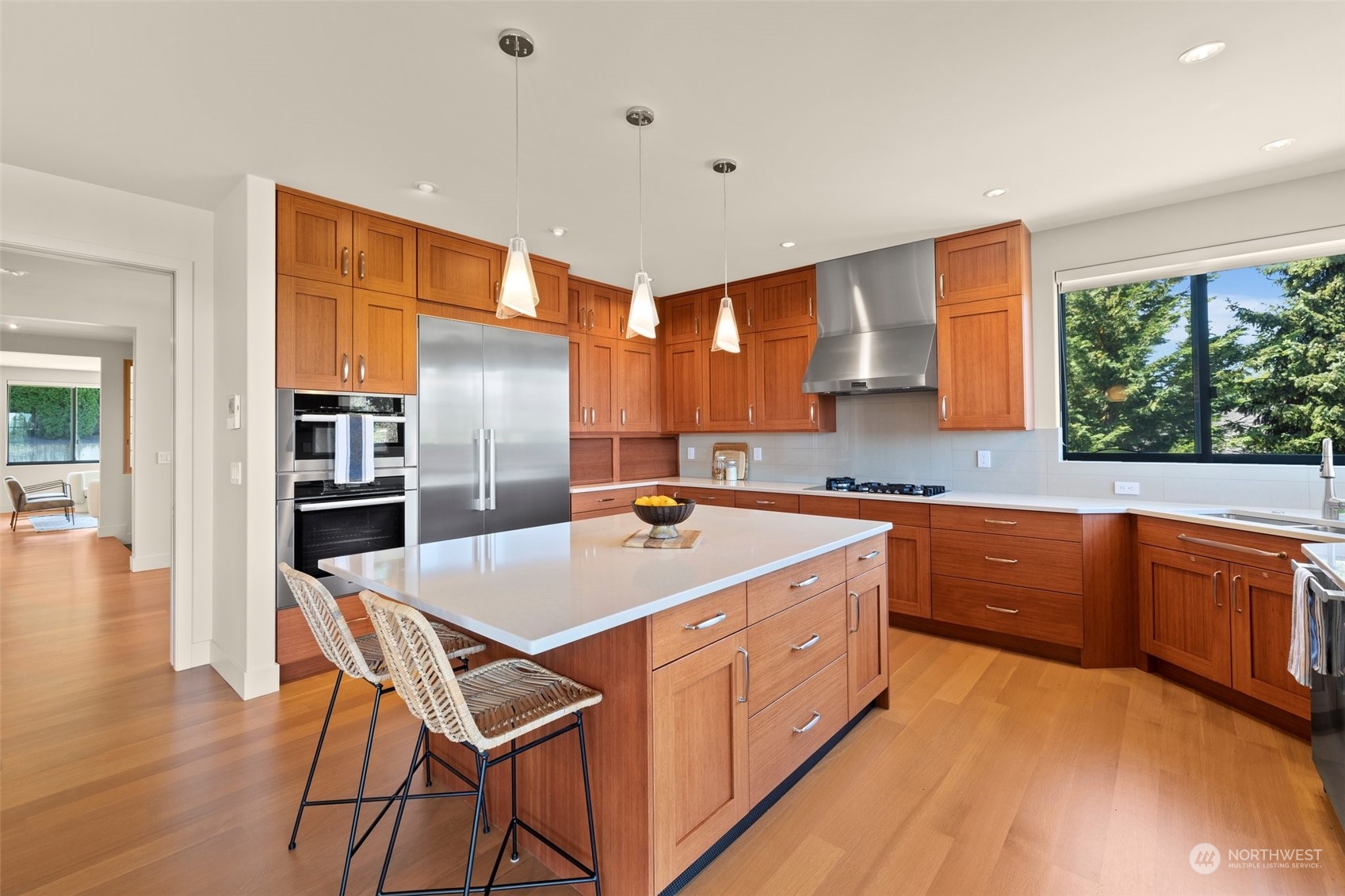 Kitchen w quartz counter top, high end appliances & storage