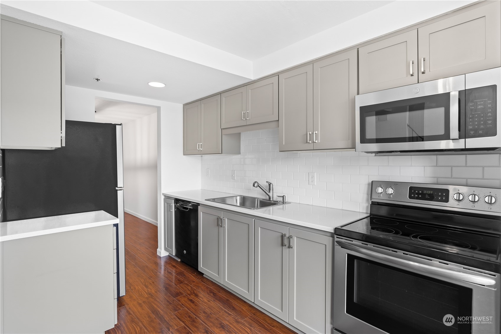 Ample cabinet, counter, and pantry space!