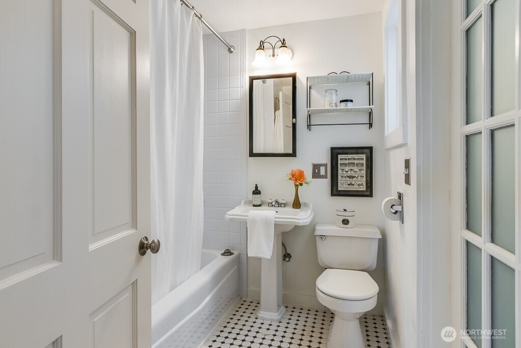 You can't see it in this photo, but this bathroom has a full length linen closet.