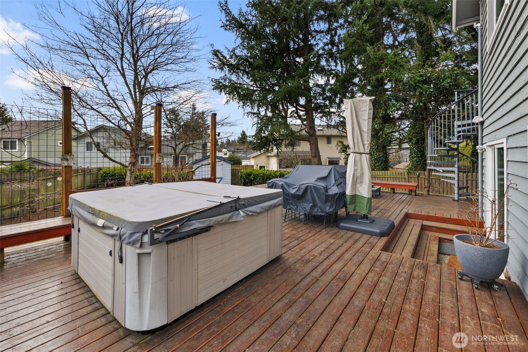 Hot tub with sitting space on deck