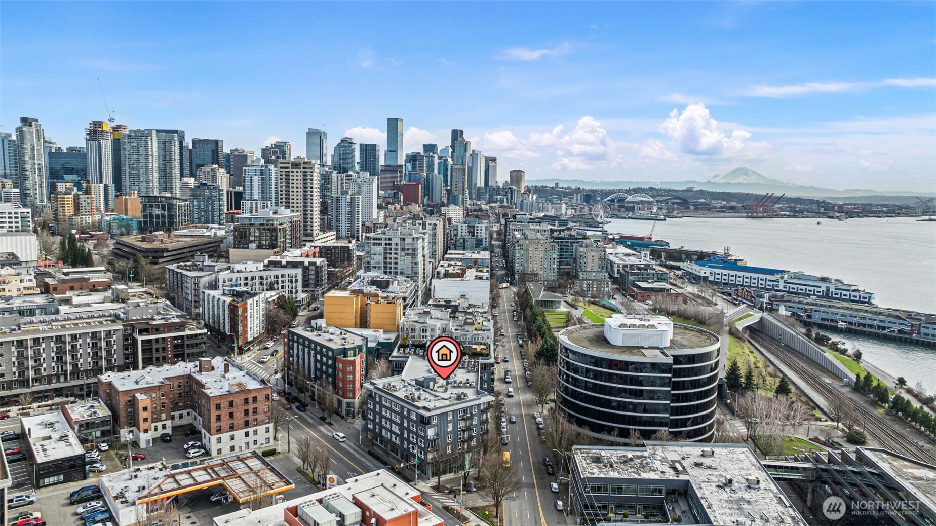 Conveniently located near downtown, the Olympic Sculpture Park, the waterfront, Seattle Center, and Pike Place Market