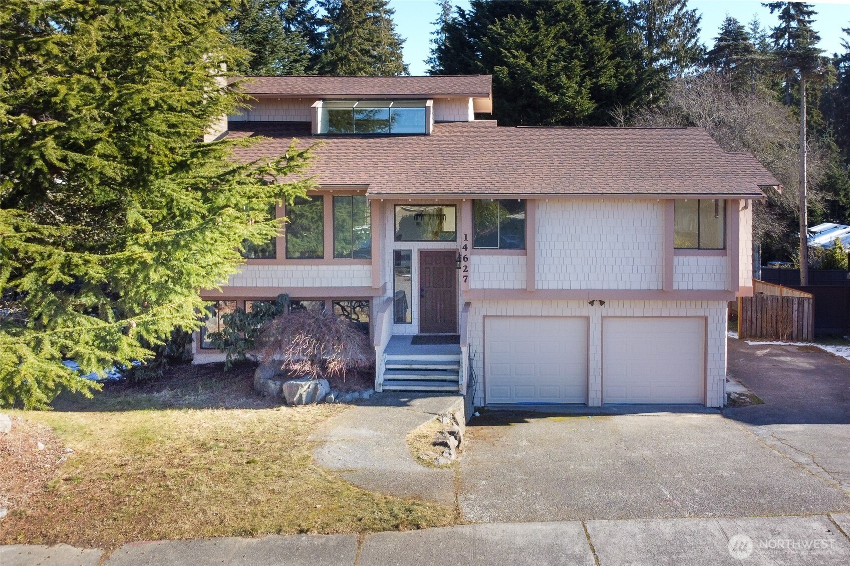 Full sized Washer and Dryer Included - Workshop to the right