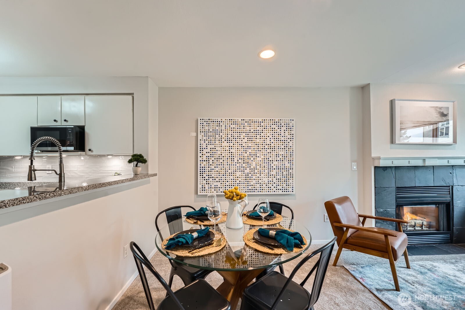 graciously sized spaces allow this condo home to live very comfortabley