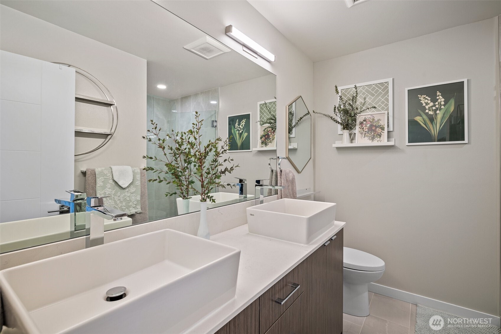 Double sinks in spa like master bath