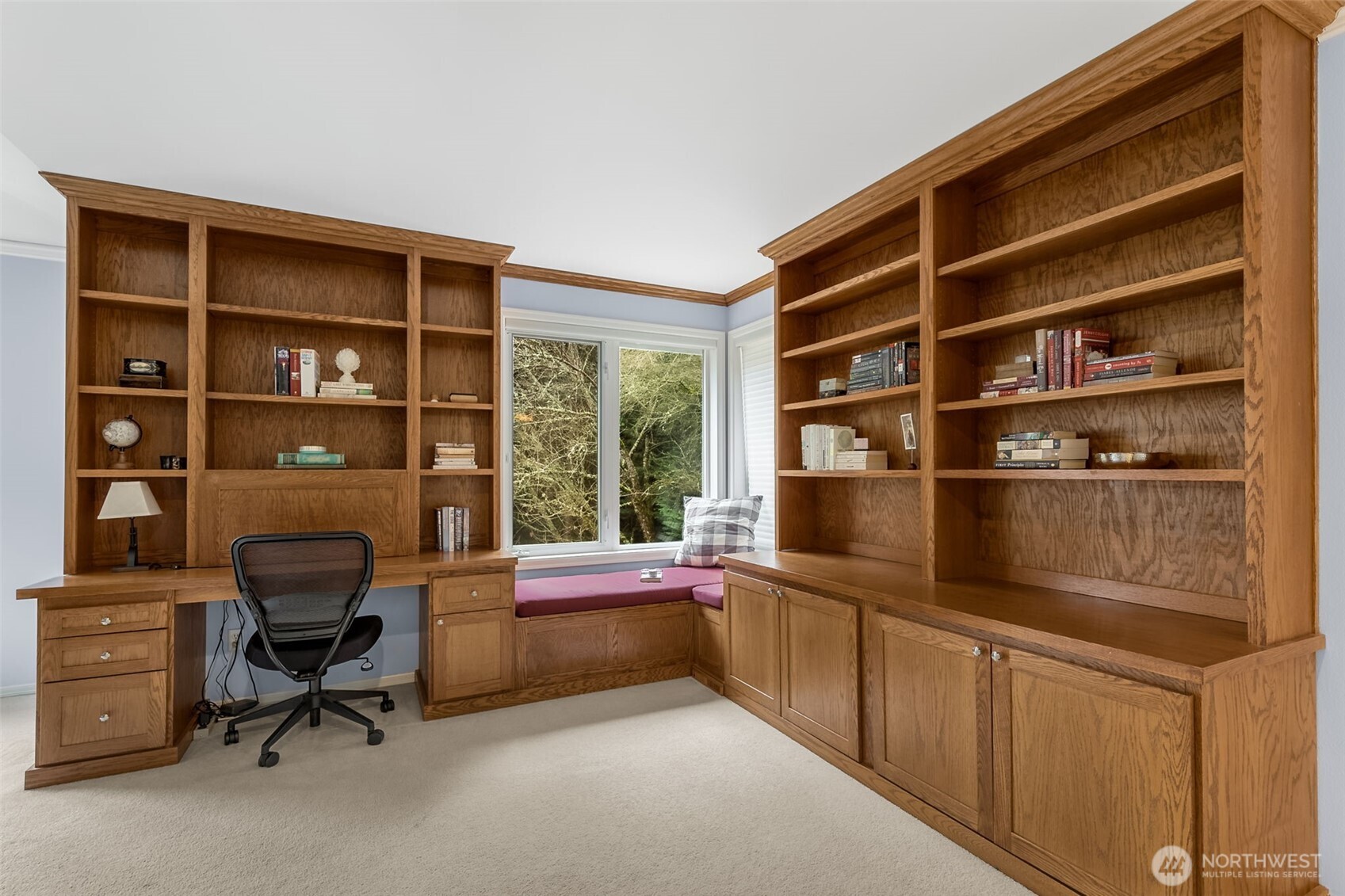 Primary bedroom built in shelves and reading bench