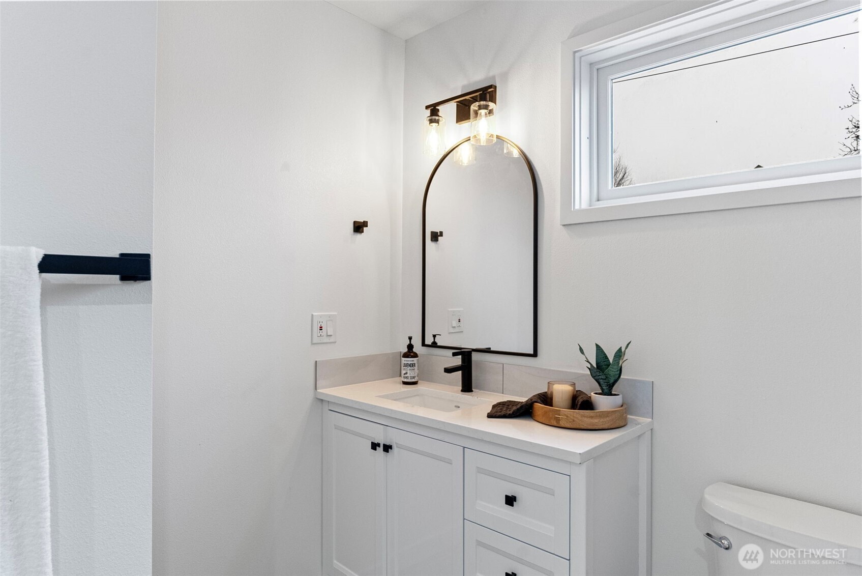 Beautiful bathroom space - another room in the ADU that feels open and spacious.