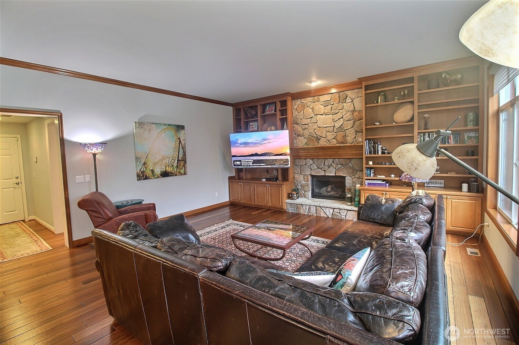 Bright & Large Breakfast nook surrounded by windows and your garden!