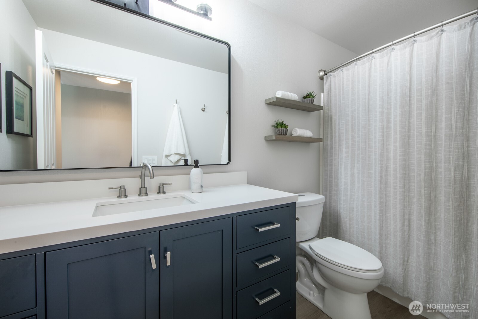 Beautifully remodeled 2nd full bathroom