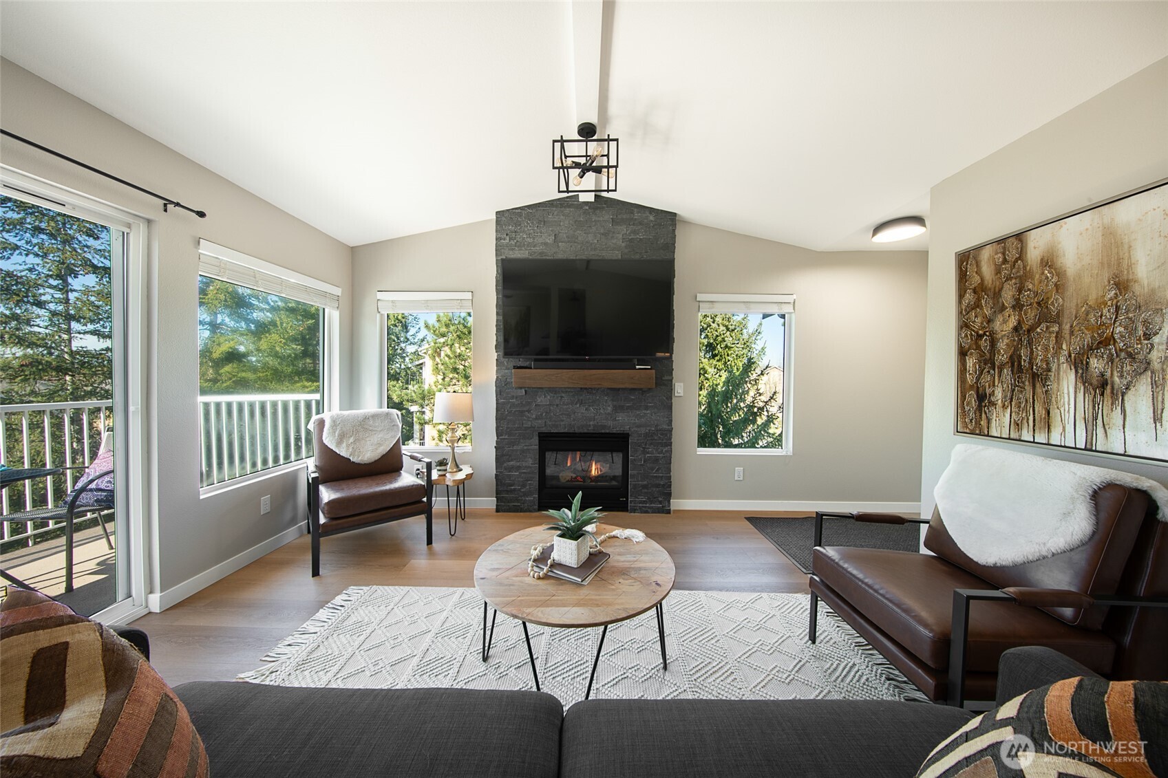 Top floor with vaulted ceilings and gas fireplace and Urbandi mantle