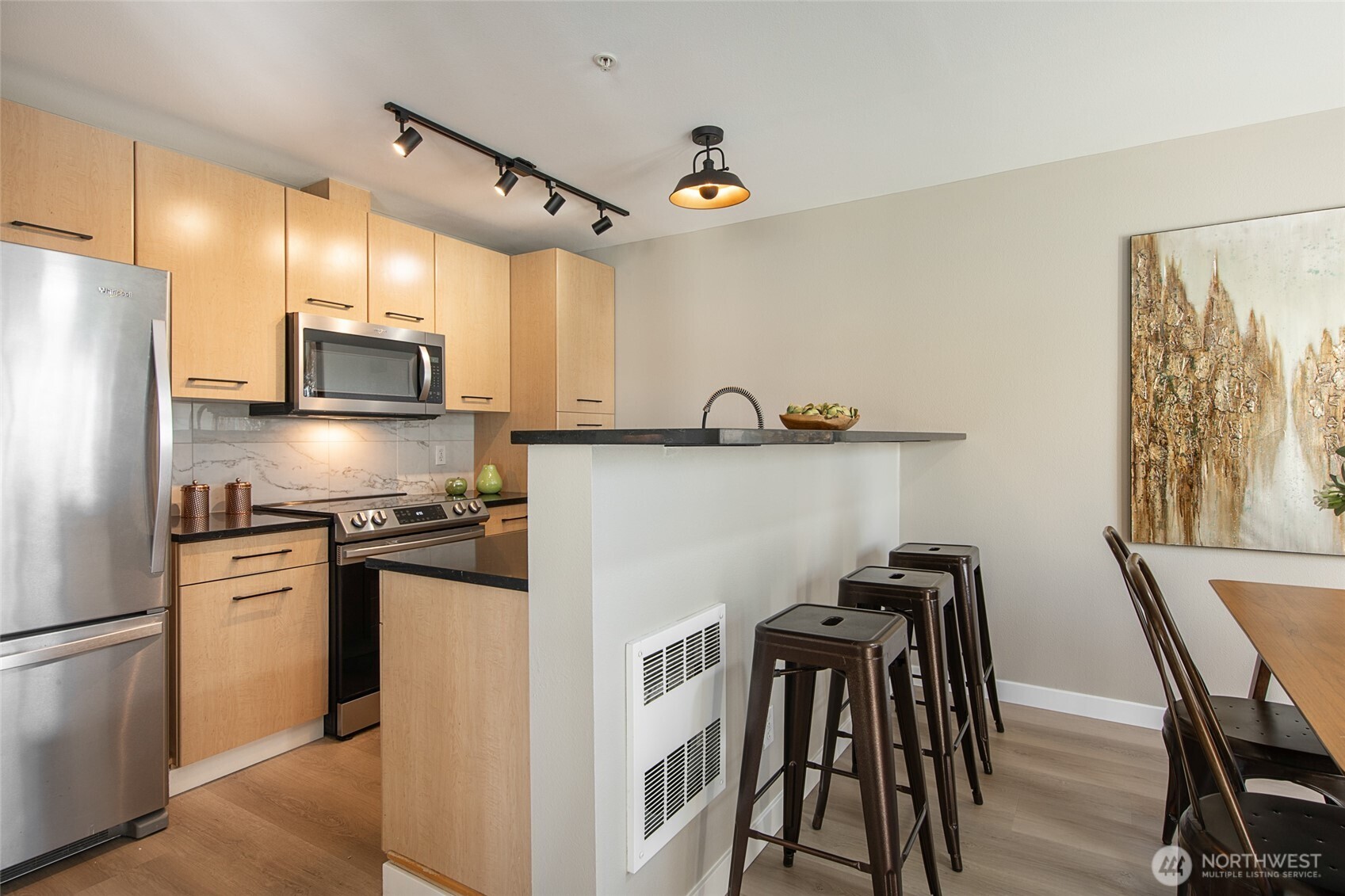 fabulous kitchen with new stainless appliances and quartz counters