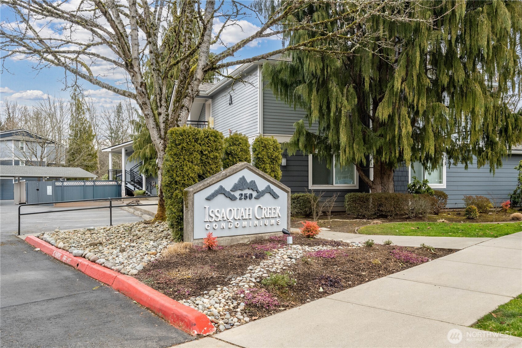 Located in Historic downtown Issaquah - Issaquah Creek Condominiums is within walking distance to shops, restaurants and trails.