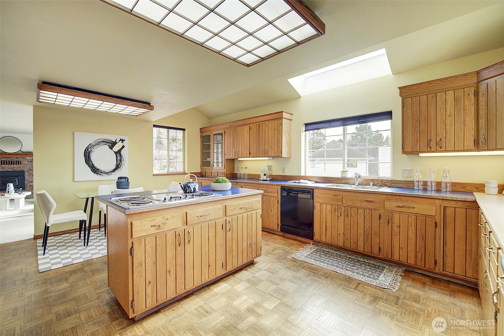 Kitchen with large island