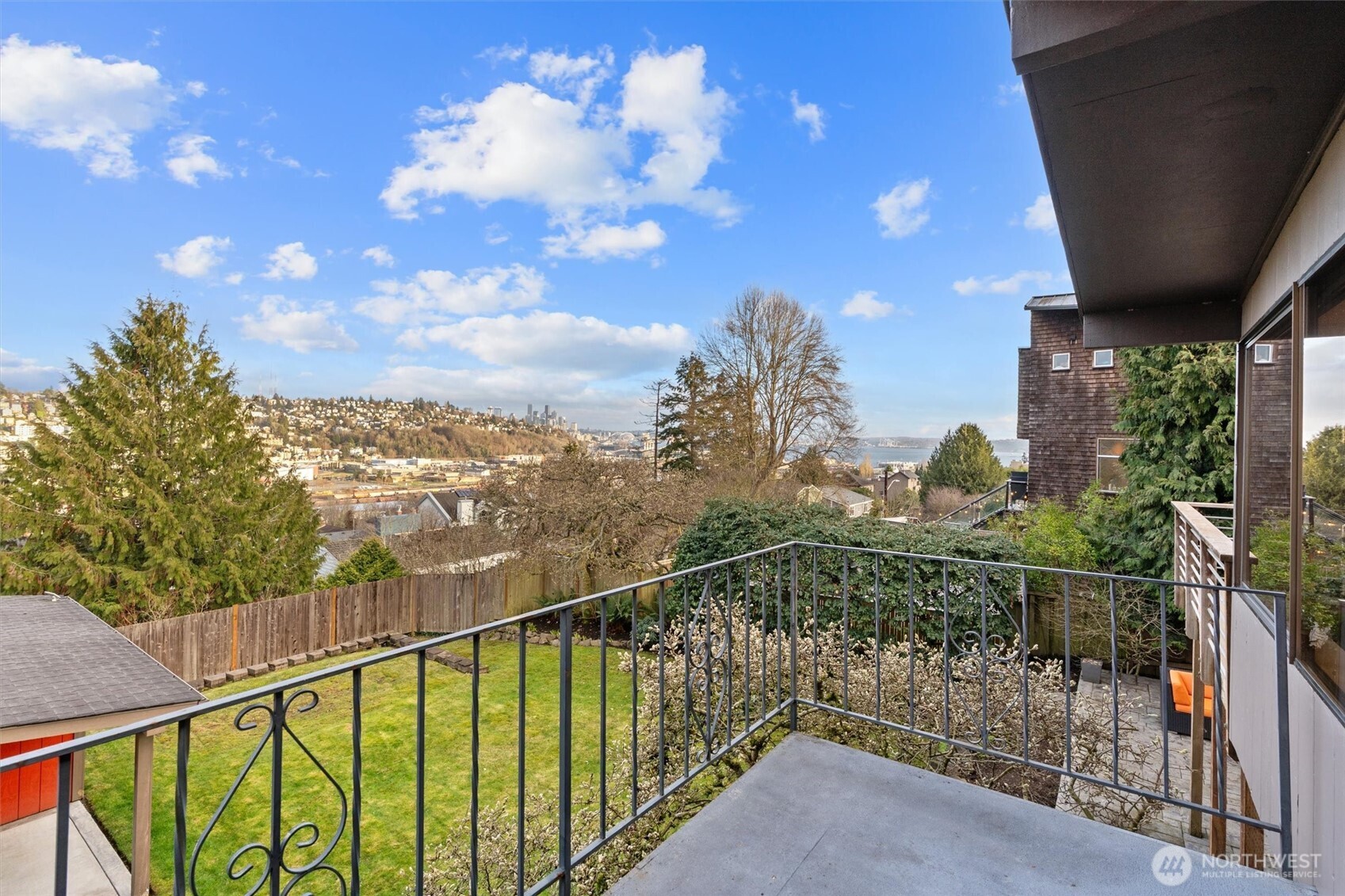 Deck off the kitchen/family room