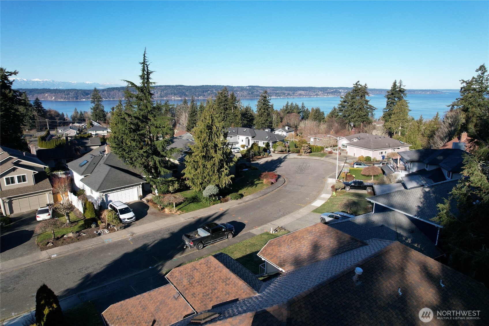 Quiet dead-end cul-de-sac perched above Puget Sound