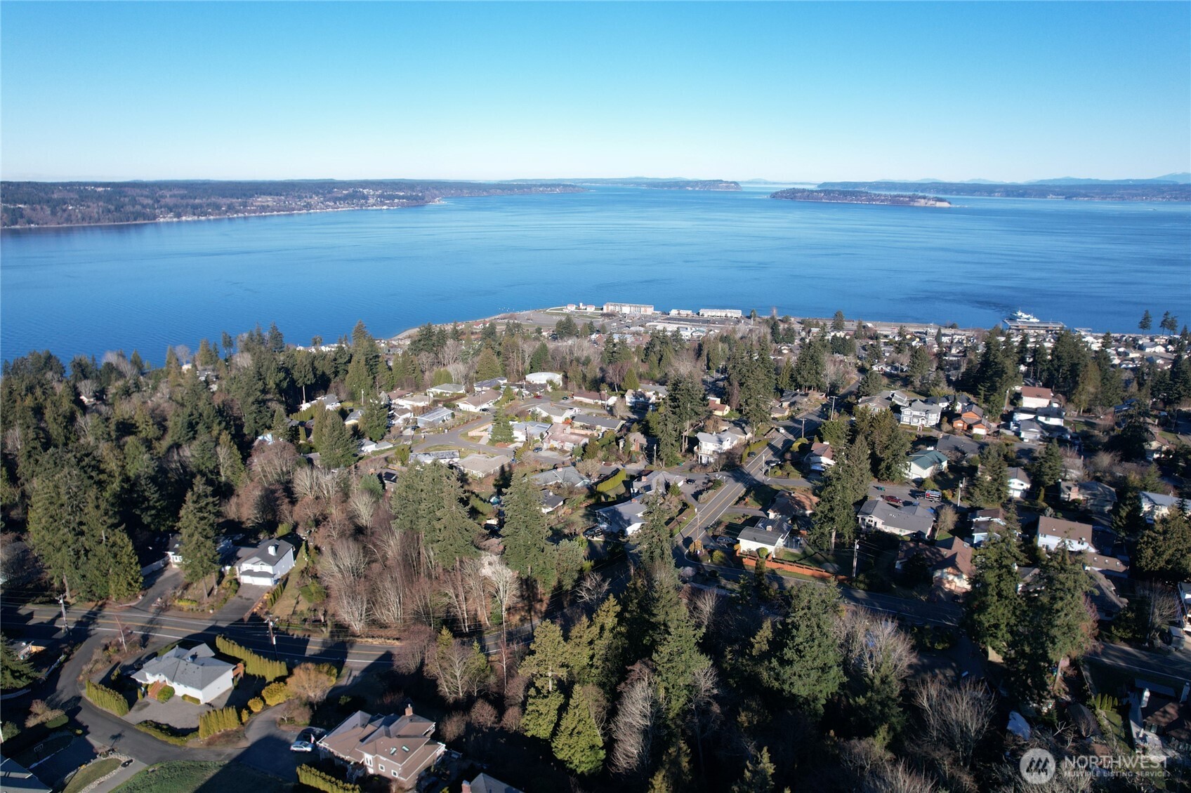 Close proximity to the Mukilteo Waterfront and Whidbey Island Ferry.